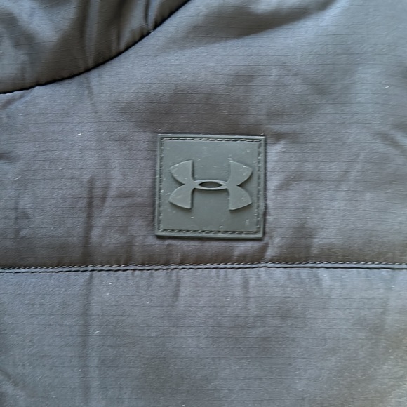 🍀🍀SALE🍀🍀 NWT Under Armour youth XL black puffer vest with hood - Picture 3 of 8